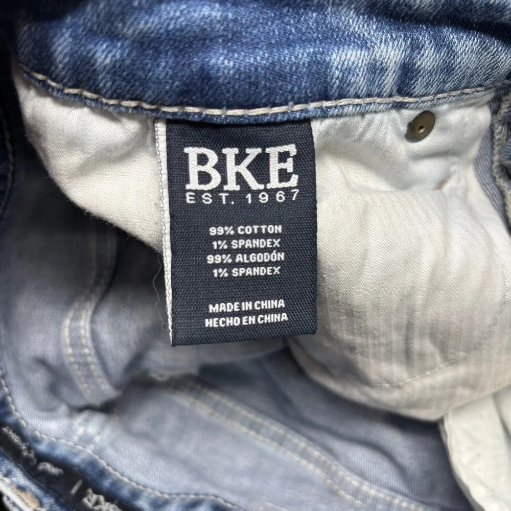 BKE Jake Straight Jeans Men 32x30 Medium Wash Distressed Ripped Stretch